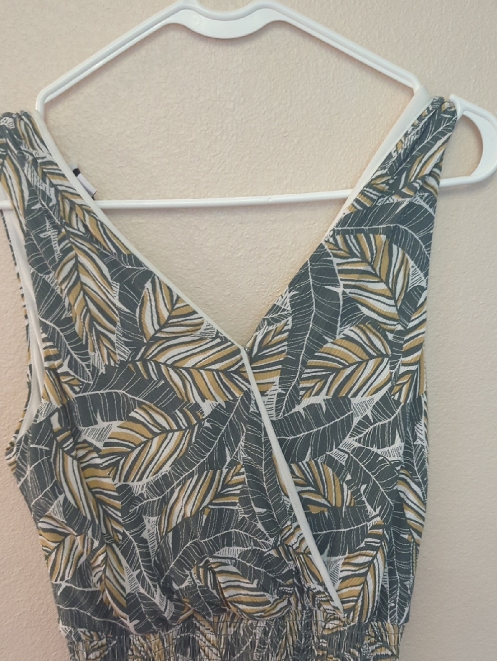 Nine West Green and Cream Leaf-Print Wide-Leg Jumpsuit - Picture 4 of 10